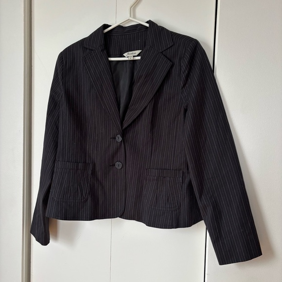 ✨ Jessica Pinstripe Blazer – Size 12P ✨ - Picture 1 of 5